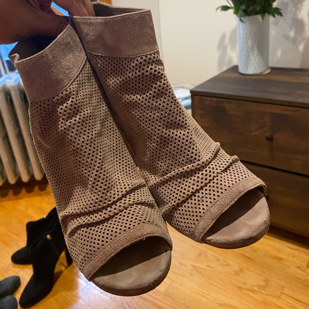 Vince Camuto Cosima Open Toe Bootie Taupe Suede Size 9.5